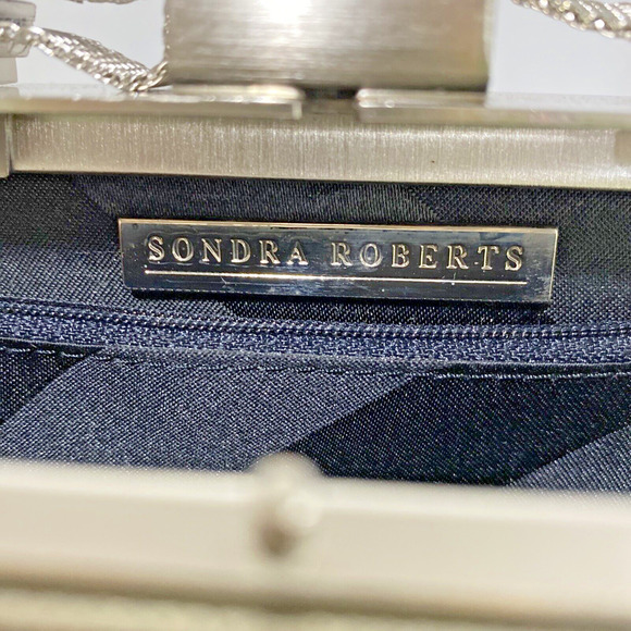 Sondra Roberts Box Purse Evening Bag silvertone top mesh handle spring hinge - Picture 9 of 9